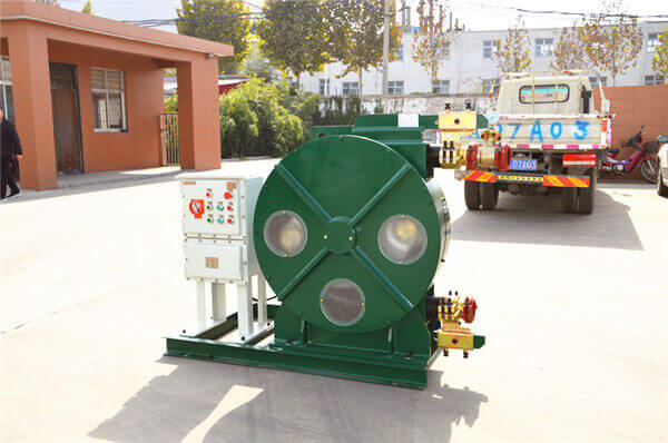 Hose pump for crude oil transportation